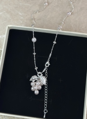 法式轻奢粉色珍珠葡萄串珠叶子吊坠项链女小众温柔优雅百搭锁骨链