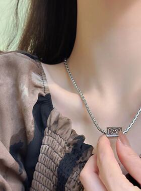 钛钢不掉色三角形转运笑脸吊坠项链小众简约潮无性别中性风锁骨链