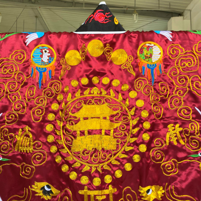 Buddhist robes, gold silk crane and high Taoist uniforms for men and women