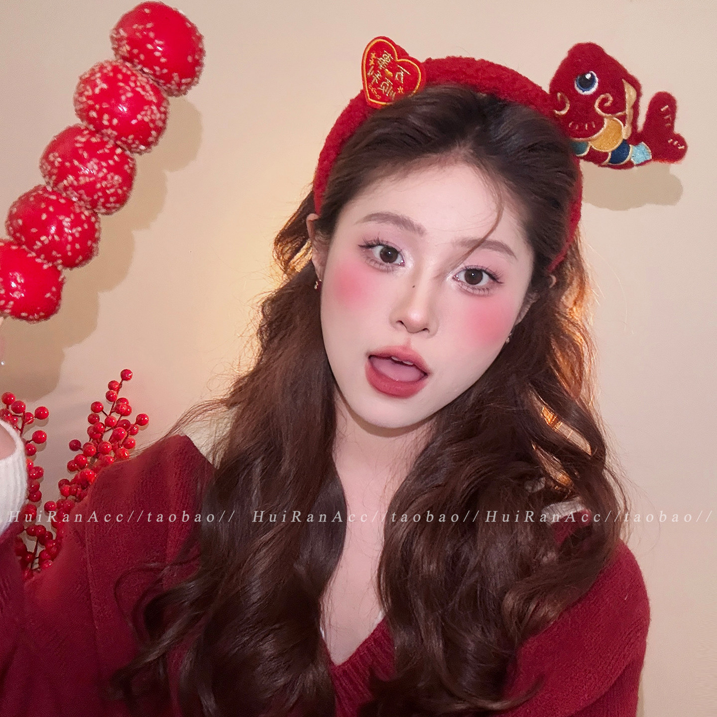 好运降临~新年红色福字锦鲤发箍女2026新款氛围感不勒头喜庆发饰,淘宝优惠券,粉丝福利购,淘宝优惠卷