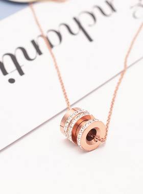 可活动弹簧项链幸运小圆筒 玫瑰金寓意畅镶钻吊坠钛钢锁骨链项链