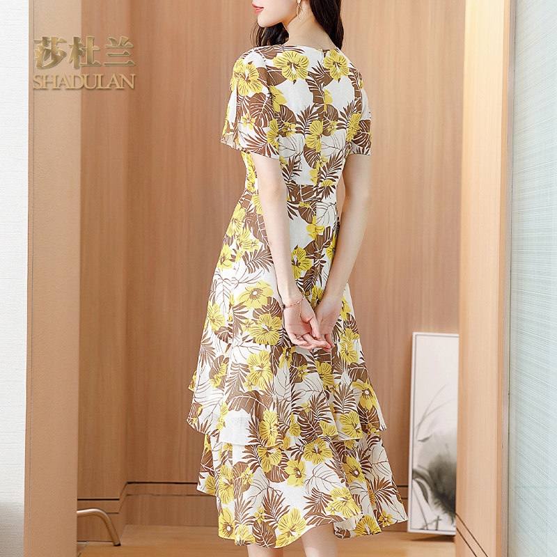 莎杜兰小众连衣裙女2020夏季新款V领短袖雪纺蛋糕裙度假风1254_虎窝淘