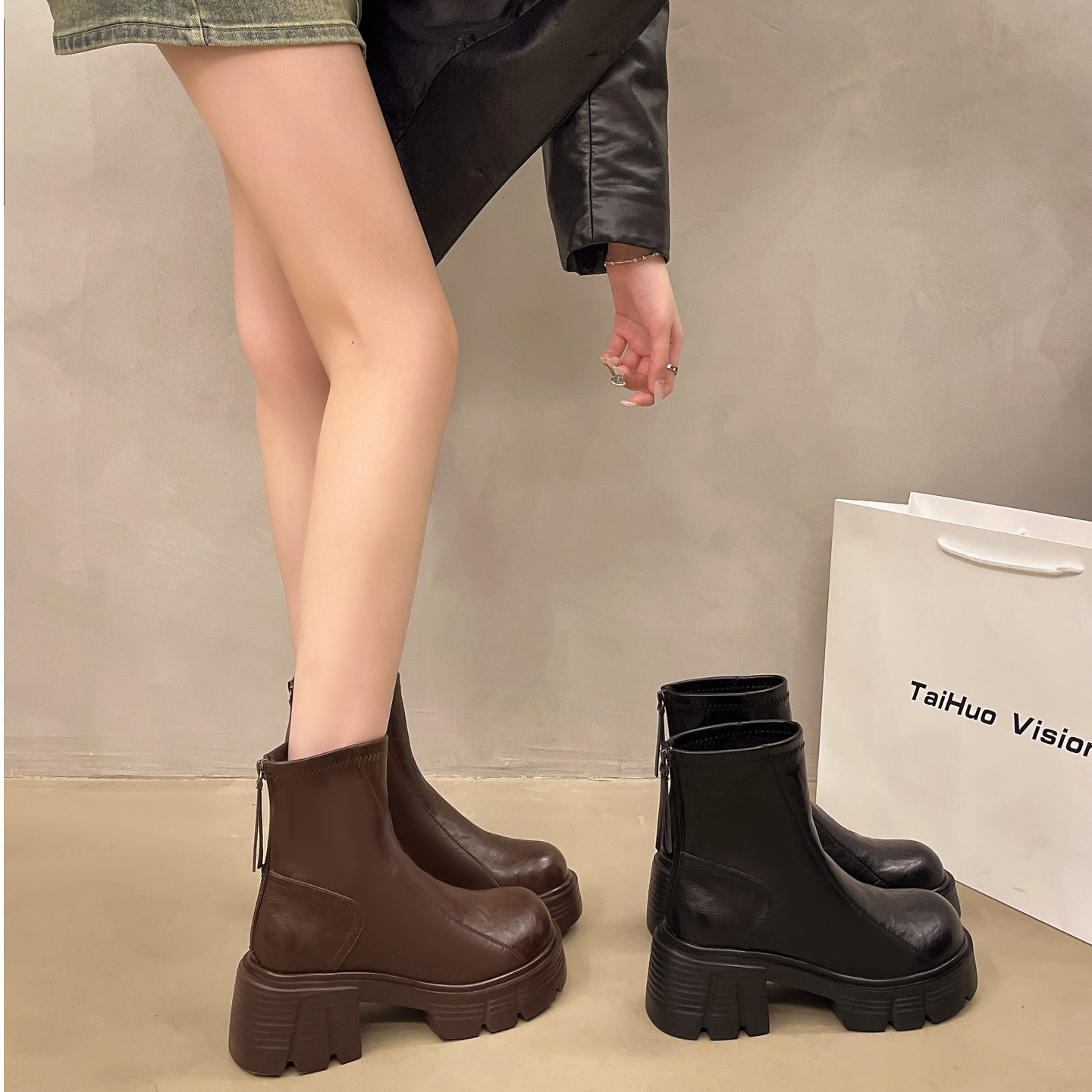 蕊风时尚厚底加绒短筒靴女2024秋冬新款圆头中跟百搭英伦风马丁靴,淘宝优惠券,粉丝福利购,淘宝优惠卷