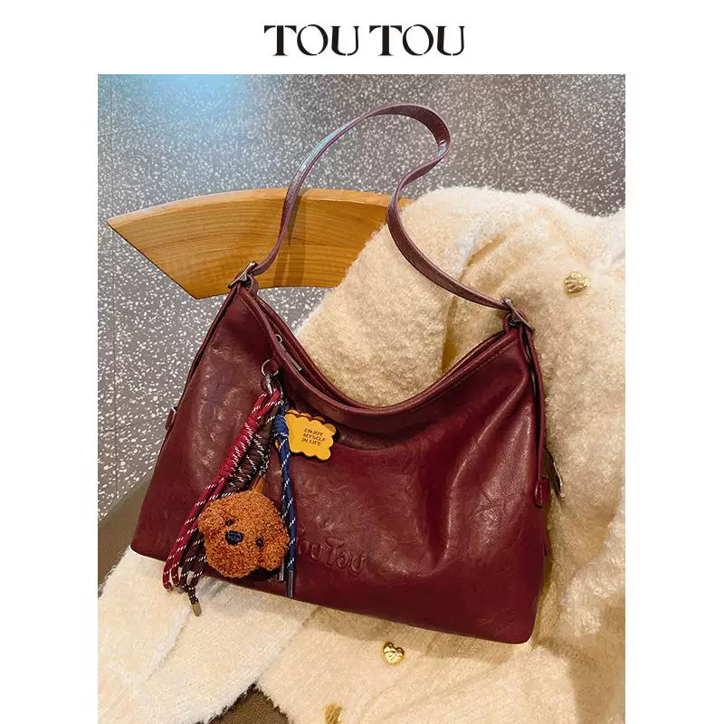 Burgundy capacious shoulder bag
