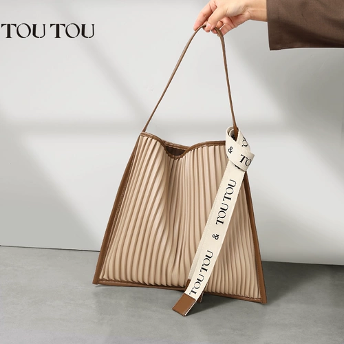 Портативная весенняя небольшая дизайнерская вместительная и большая универсальная сумка подмышку, 2023