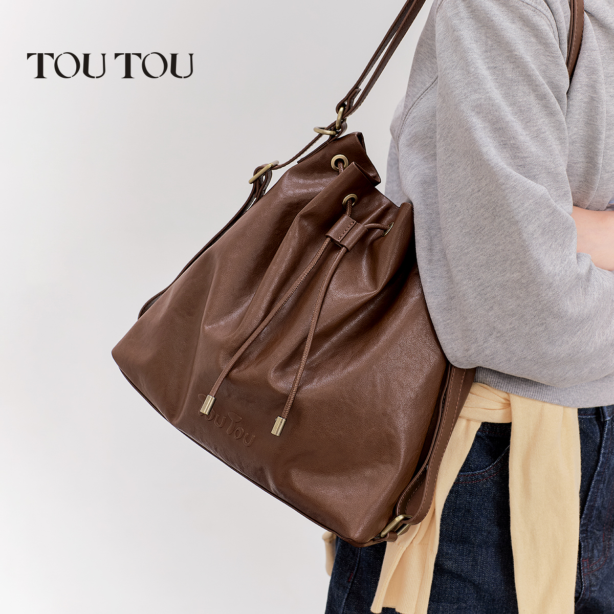 TOUTOU棕色抽绳水桶包轻便大容量托特包通勤百搭腋下包单双肩包女 - 图2