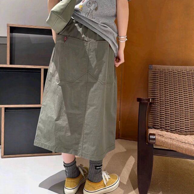 ສິ້ນ workwear ແອວສູງຂະຫນາດໃຫຍ່ທີ່ມີກະເປົ໋າໃຫຍ່