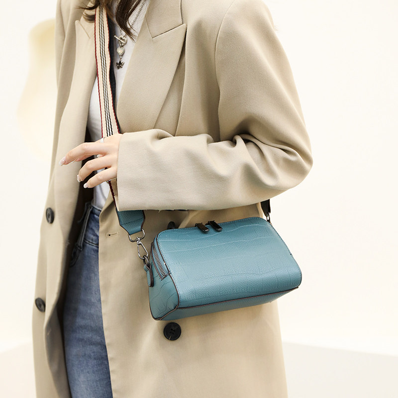 2021新款休闲简约单肩宽带贝壳包 奈雯女士包袋