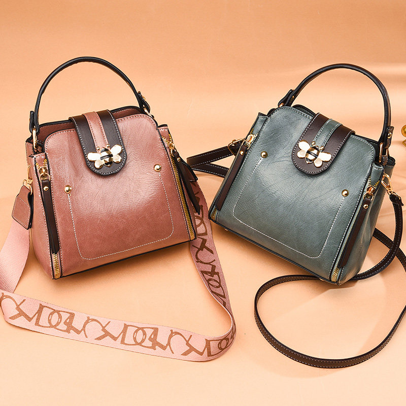 2020新款潮时尚百搭秋冬大气水桶包 依马朵女士包袋