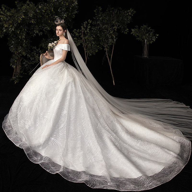 红色主婚纱显瘦星空一字肩长拖尾 秀嫚绮婚纱