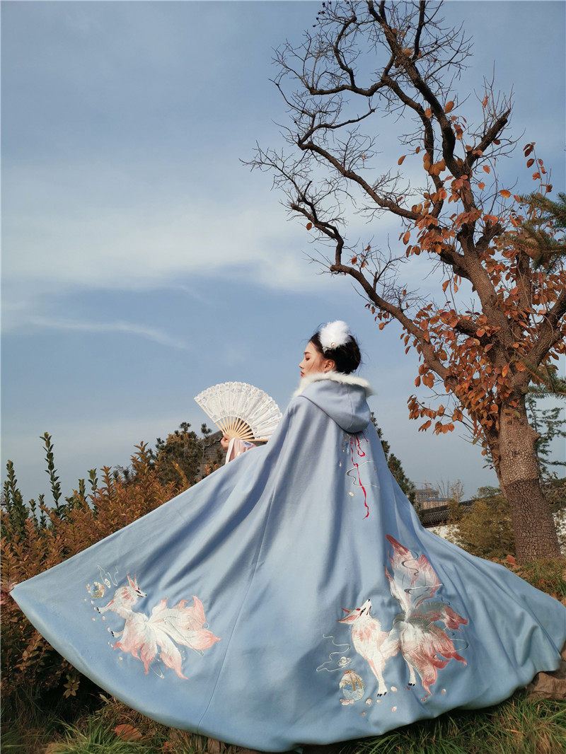 陛下兰他惜原创汉服九尾桃花狐斗篷 陛下兰他惜汉服