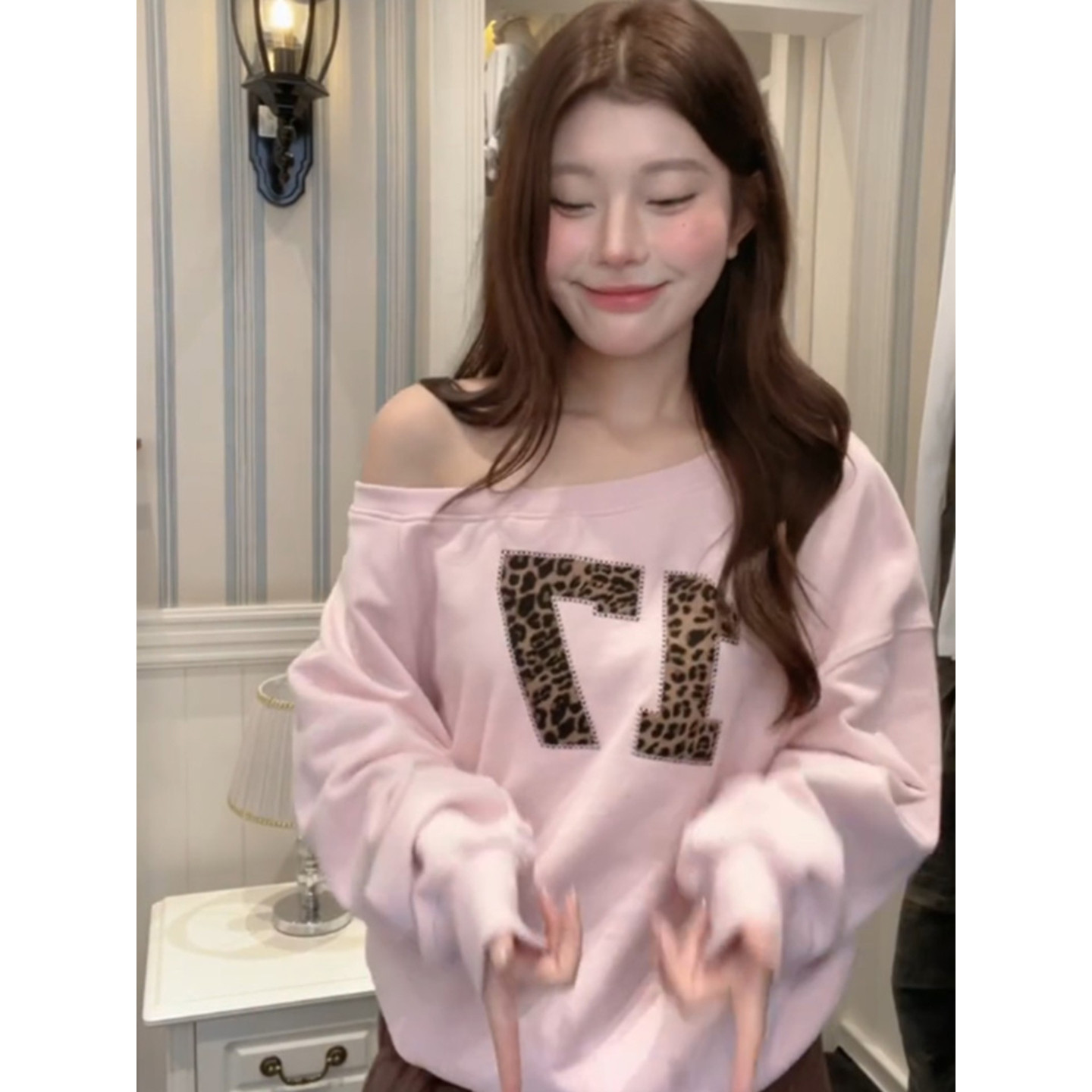 大码胖mm美式复古粉色斜露肩长袖卫衣女秋季豹纹数字宽松显瘦上衣,淘宝优惠券,粉丝福利购,淘宝优惠卷
