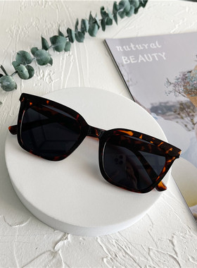 度假风亮黄色街拍墨镜显瘦圆脸