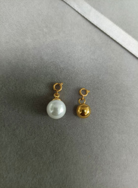 钛钢镀金精致百搭吊坠