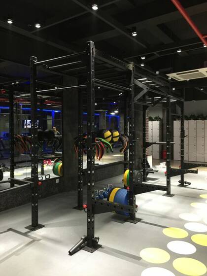 Physical training comprehensive rack RIG climbing rack dumbbell rack style squat rack personal training studio