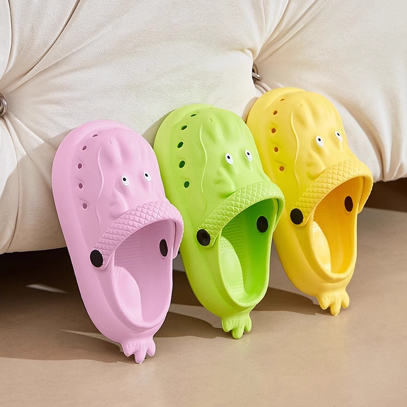 儿童洞洞鞋软底防滑耐磨男女童夏季凉鞋沙滩鞋卡通幼儿园透气防臭