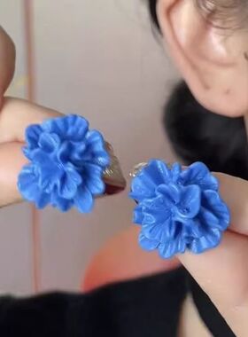 立体花朵耳环克莱因蓝色 花朵立体耳钉 复古清新显白 气质 耳饰耳