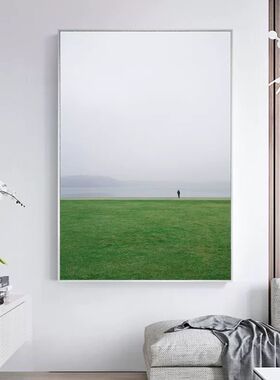 绿色草地湖泊人物风景孤独唯美治愈系装饰画挂画玄关走廊壁画北欧