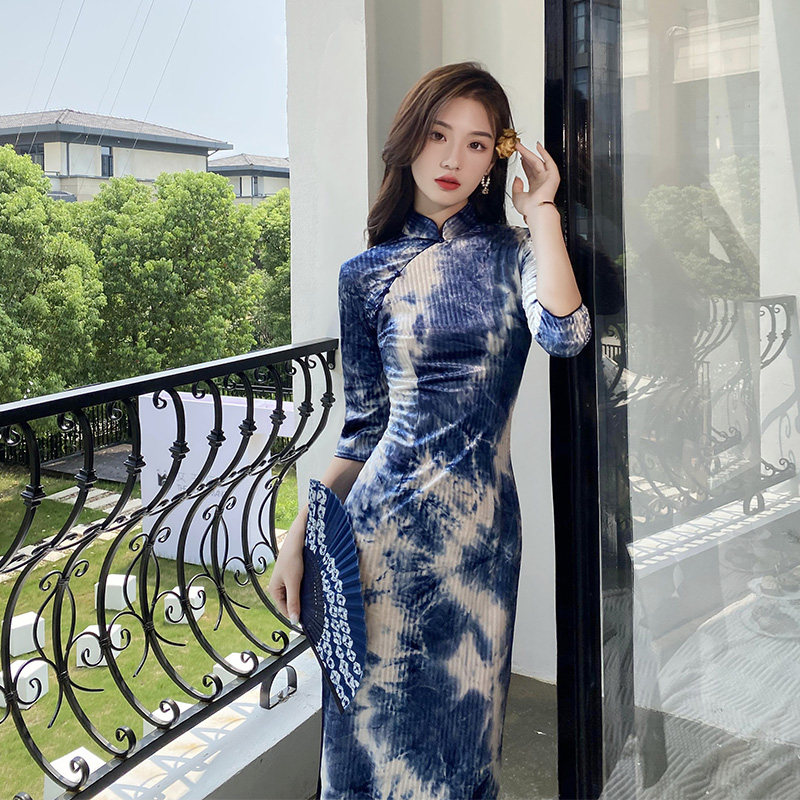 丝绒2021年新款长袖年轻款复古旗袍 红彩衣旗袍