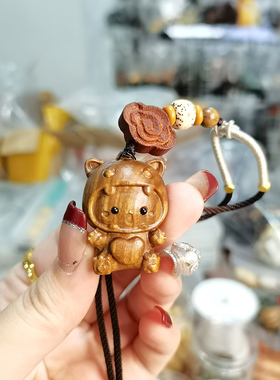 恐龙包包吊坠绿檀木雕情侣