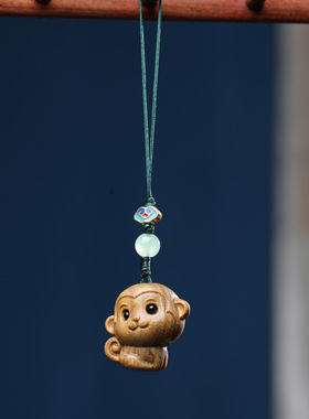 绿檀木雕小萌猴手机挂链