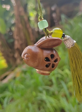 绿檀木雕花兔子手机链镂空香囊流