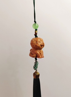 崖柏木雕刻可爱生肖虎包包挂件流