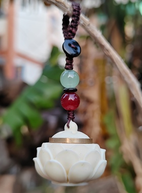 创意设计莲花香囊可打开镂空香囊随身男女款钥匙扣背包挂件饰品