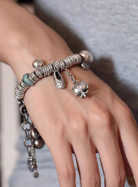 甄媛银饰绣花鞋玛瑙扣手链女