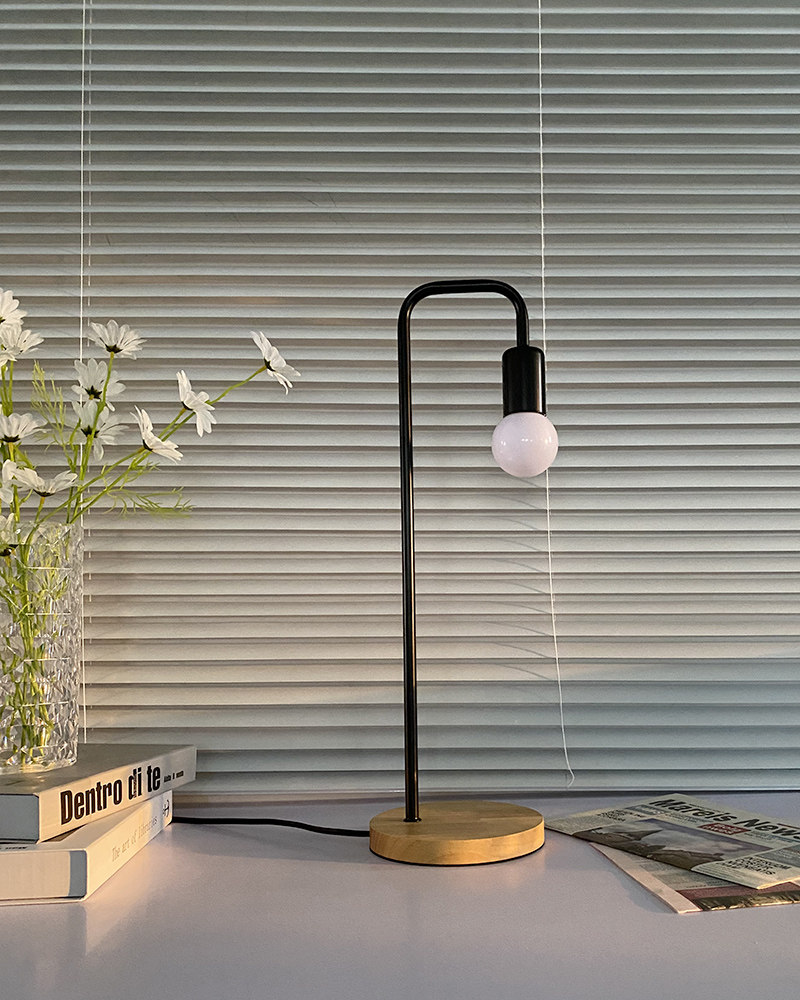 北欧简约工作书实桌木小台灯现代创意个性卧室床头灯学习专用台灯