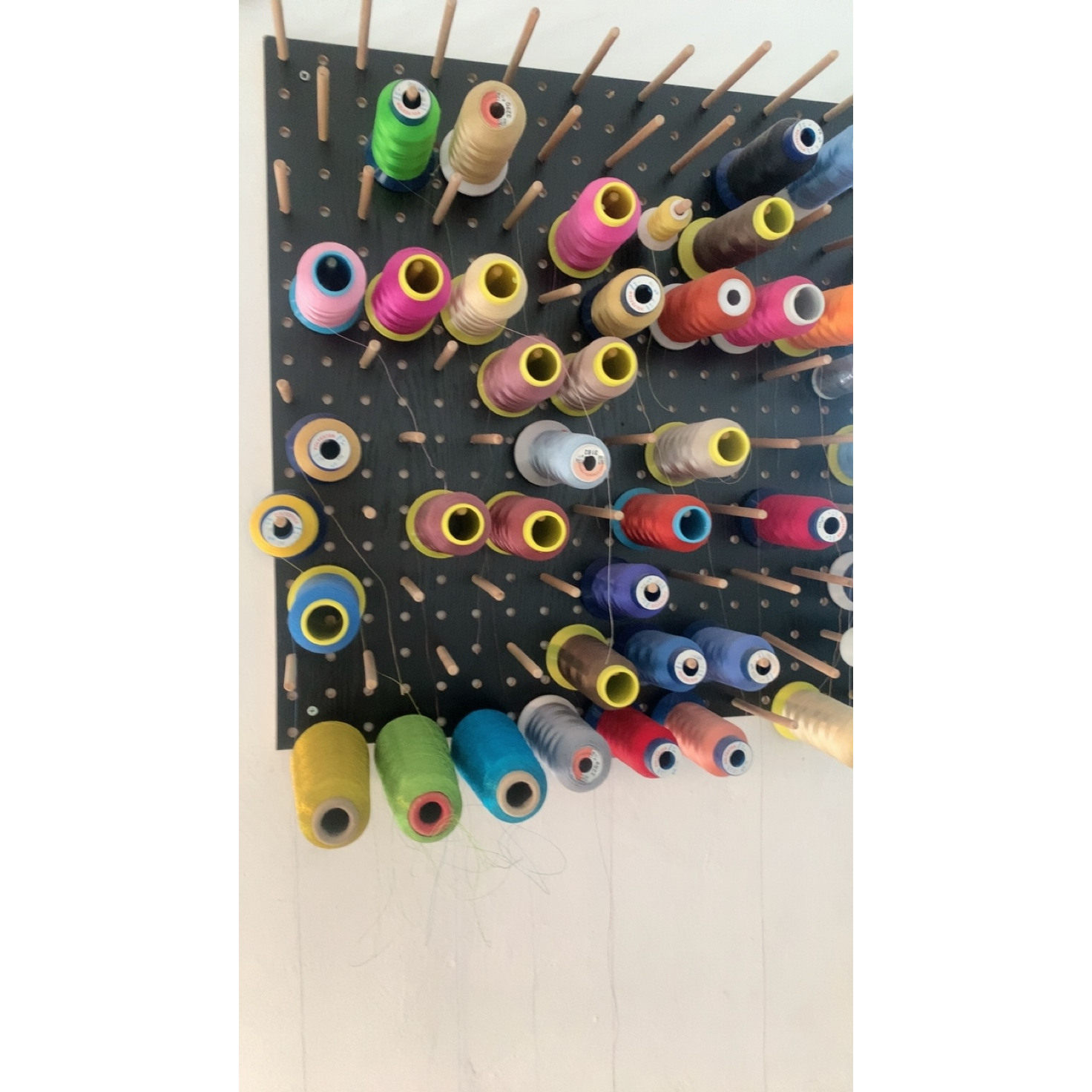 Wire rack solid wood hole board jewelry jade wire beaded rope pagoda seam tough wire rack large and small wire crystal wire twine