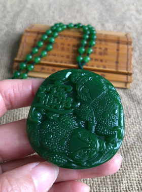 三足金蟾招财碧玉菠菜绿挂件吊坠