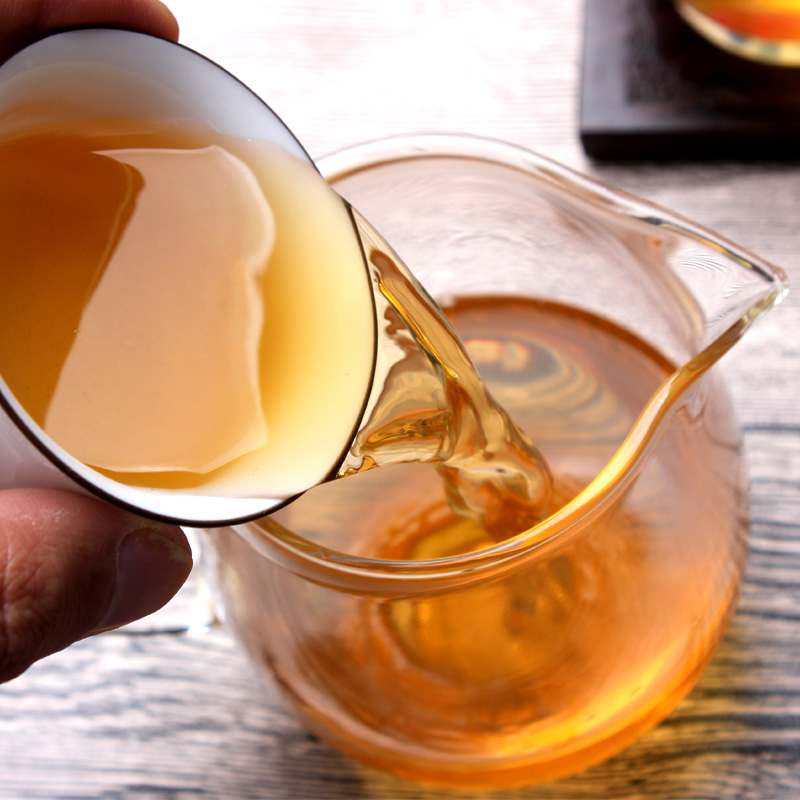勐海茶厂 饼 6 克 150 生茶 7542 经典 批 1701 年 2017 大益普洱茶 勐海茶厂 饼 6 克 150 生茶 7542 经典 批 1701 年 2017 大益普洱茶