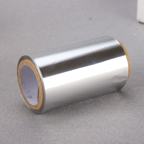 Волосные парикмахерские для волос инструменты, выбранная оловянная фольга.