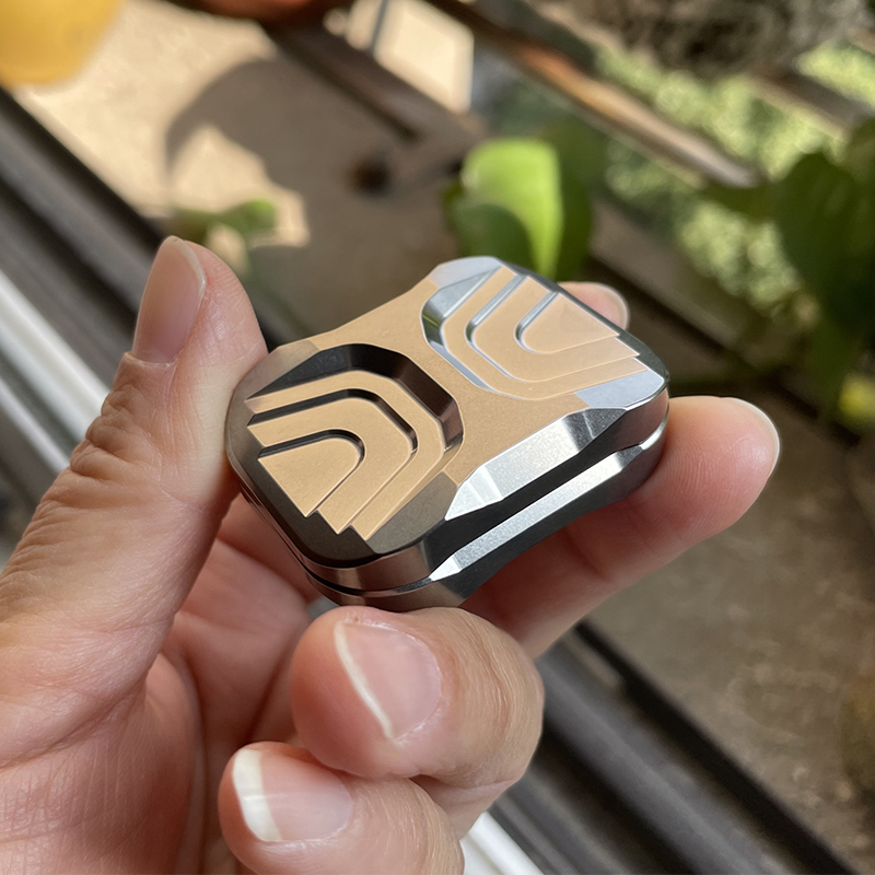 Magnus款复刻推牌钛合金啪啪币螃蟹八方来财Crab磁力解压EDC玩具 - 图1