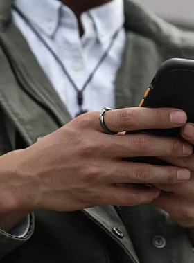 复古小众黑色莫比乌斯环戒指潮男个性时尚单身戒开口波浪扭纹指环