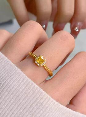 小红书爆款时尚超闪金黄色戒指可甜小方糖高级感轻奢镶嵌百搭配饰