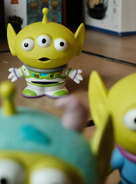 三眼仔外星人公仔模型装饰摆件