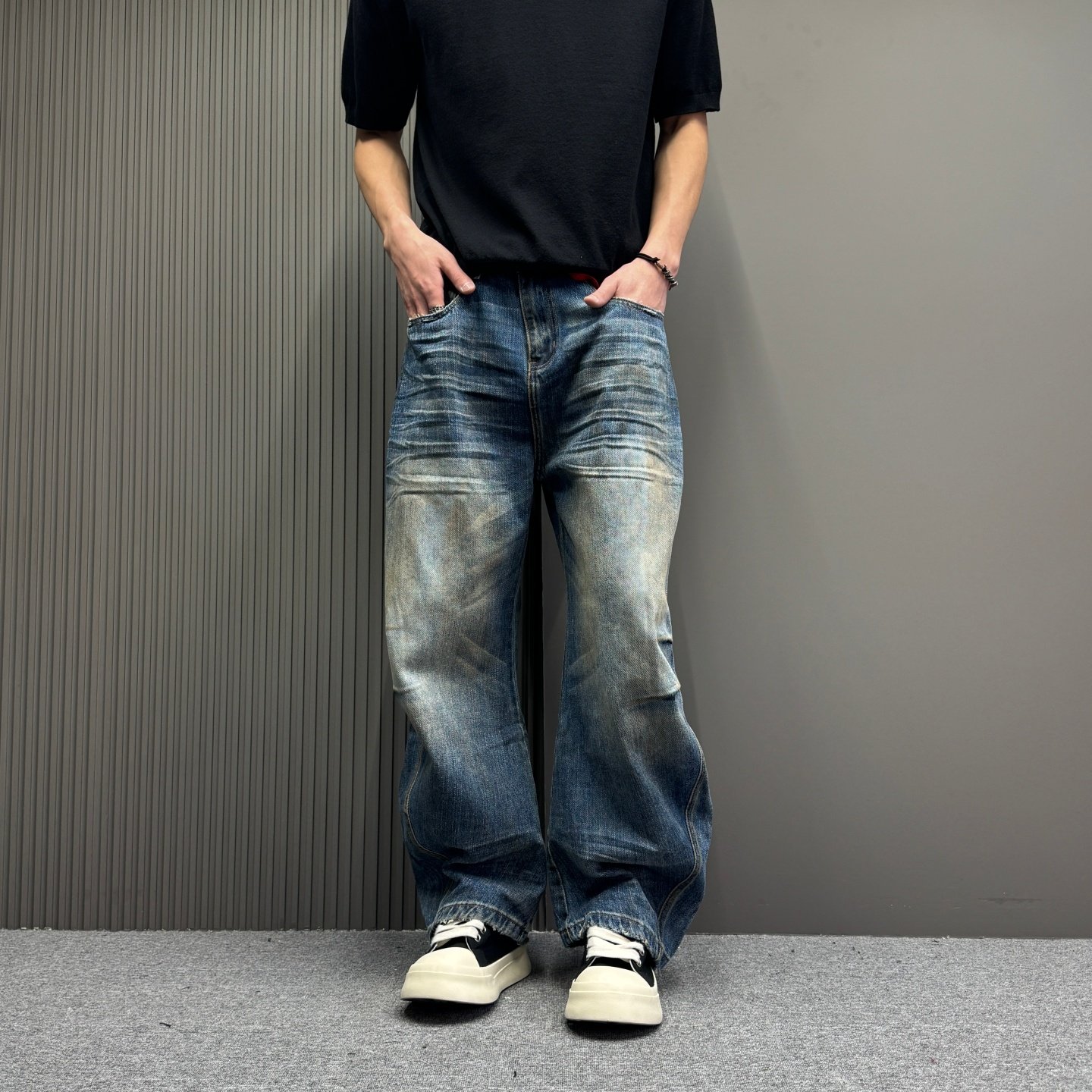 2026新款牛仔裤蓝色宽松褶皱弯刀潮牌美式高街重磅直筒裤男女百搭,淘宝优惠券,粉丝福利购,淘宝优惠卷