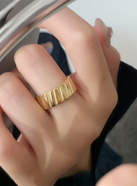 斜边花纹 批花戒指 欧美ins宽边时尚个性钛钢镀18k金指环中指食指