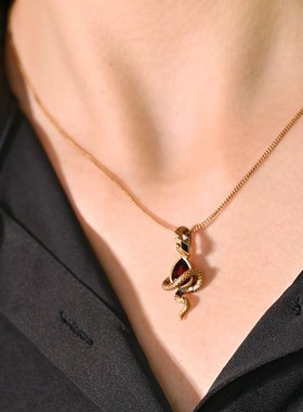 v金材质不掉色红宝石黑金蛇杈杖项链2024新款复古生肖蛇形锁骨链