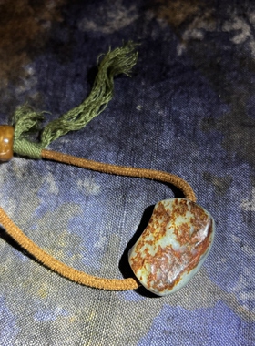 天然河磨玉红沁皮平安锁挂件精品