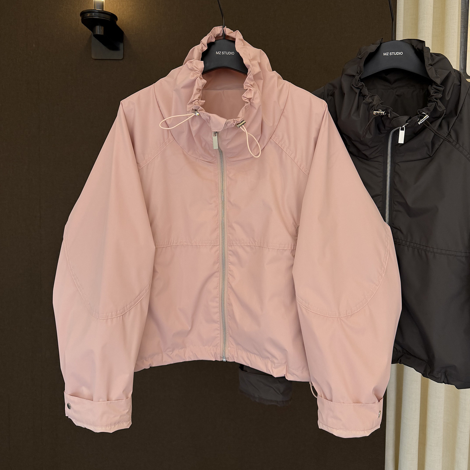 高端欧货春季新款下摆抽绳独特别致领口设计拉链冲锋衣夹克外套女,淘宝优惠券,粉丝福利购,淘宝优惠卷