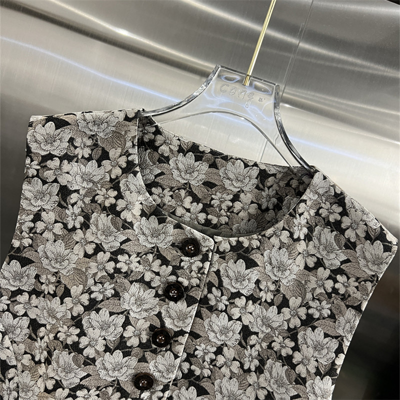 高端现货2024秋新款圆领单排扣后开叉提花坎肩无袖马夹外套马甲女,淘宝优惠券,粉丝福利购,淘宝优惠卷