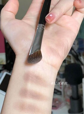 适合亚洲人的灰棕色修容盘