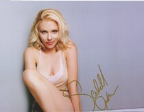 Crown Black widow Scarlett Johanssons autographed photo D ZX