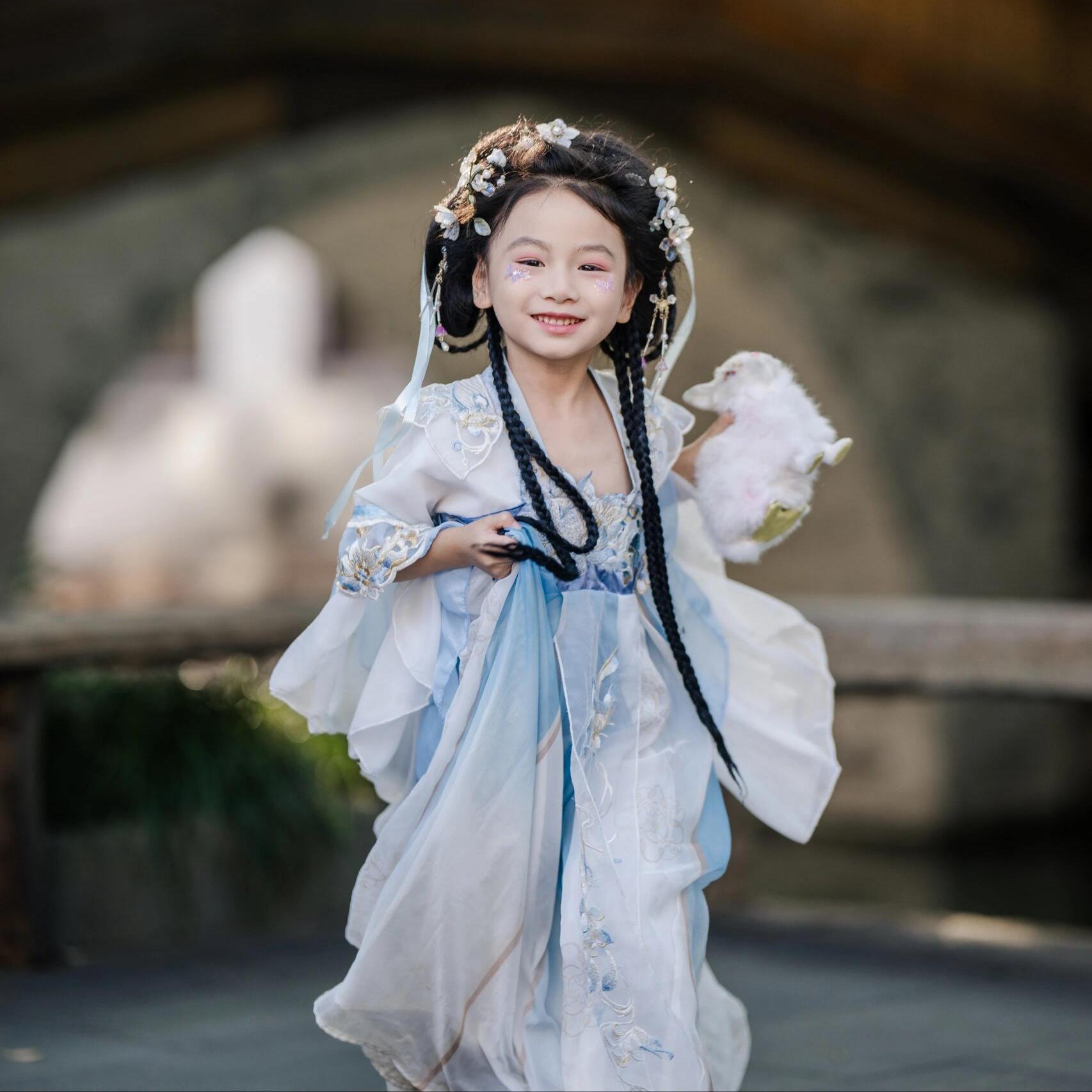 新款女童汉服蓝色荷花刺绣齐胸襦裙儿童国风小女孩古风连衣裙中秋 - 图2