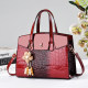 High-end and atmospheric commuter women's handbag 2026 new fashion crocodile pattern middle-aged mother's cross-body tote bag