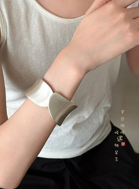 中古银色金属开口手镯女复古高级感宽边手环夸张小众配饰臂环手饰