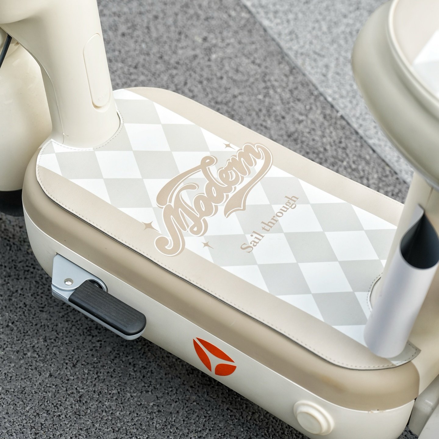 适用雅迪摩登莱茵80脚垫电动车防水防滑耐脏皮革脚踏垫复古坐垫套,淘宝优惠券,粉丝福利购,淘宝优惠卷